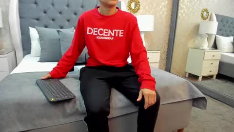 Snapshot of zoekrug chatting on September 18, 12:40 pm Zoe Krug online show from September 18, 12:40 pm