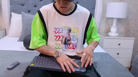 Snapshot of zoekrug chatting on September 27, 12:10 pm Zoe Krug online show from September 27, 12:10 pm