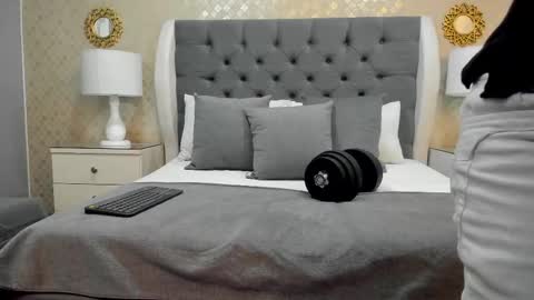 Snapshot of zoekrug chatting on October 1, 11:49 am Zoe Krug online show from October 1, 11:49 am