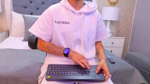 Snapshot of zoekrug chatting on October 6, 11:40 am Zoe Krug online show from October 6, 11:40 am