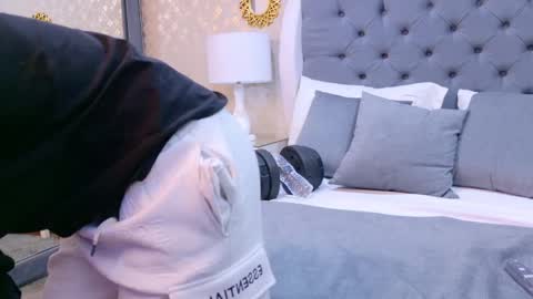 Snapshot of zoekrug chatting on October 7, 4:15 pm Zoe Krug online show from October 7, 4:15 pm