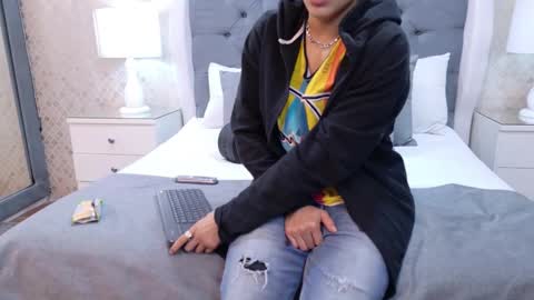 Snapshot of zoekrug chatting on October 10, 1:10 pm Zoe Krug online show from October 10, 1:10 pm