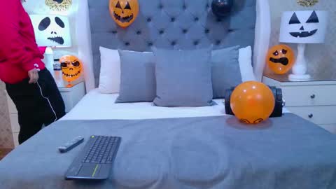 Snapshot of zoekrug chatting on October 15, 11:32 am Zoe Krug online show from October 15, 11:32 am