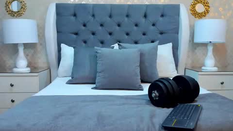 Snapshot of zoekrug chatting on October 18, 11:55 am Zoe Krug online show from October 18, 11:55 am