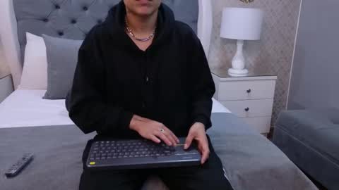 Snapshot of zoekrug chatting on October 20, 12:49 pm Zoe Krug online show from October 20, 12:49 pm