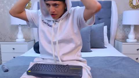 Snapshot of zoekrug chatting on October 29, 11:56 am Zoe Krug online show from October 29, 11:56 am