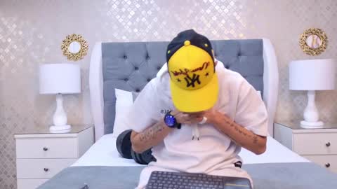 Snapshot of zoekrug chatting on November 6, 11:44 am Zoe Krug online show from November 6, 11:44 am