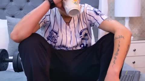 Snapshot of zoekrug chatting on November 7, 11:43 am Zoe Krug online show from November 7, 11:43 am