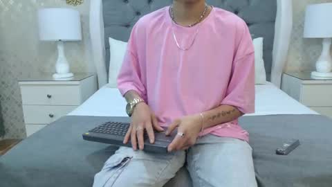 Snapshot of zoekrug chatting on November 8, 11:43 am Zoe Krug online show from November 8, 11:43 am