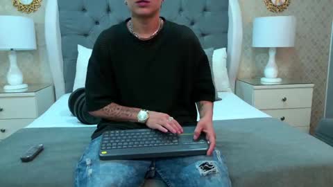 Snapshot of zoekrug chatting on November 9, 12:14 pm Zoe Krug online show from November 9, 12:14 pm