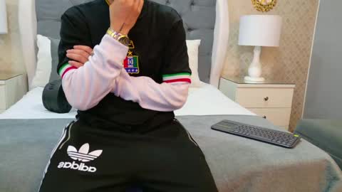 Snapshot of zoekrug chatting on November 12, 11:21 am Zoe Krug online show from November 12, 11:21 am