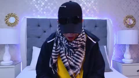 Snapshot of zoekrug chatting on November 15, 12:02 pm Zoe Krug online show from November 15, 12:02 pm