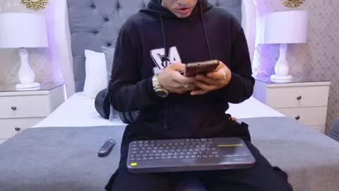 Snapshot of zoekrug chatting on November 17, 11:49 am Zoe Krug online show from November 17, 11:49 am