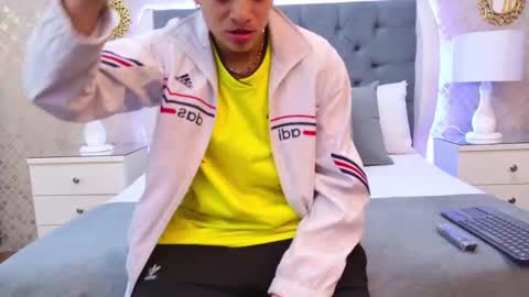 Snapshot of zoekrug chatting on November 18, 11:36 am Zoe Krug online show from November 18, 11:36 am