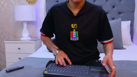 Snapshot of zoekrug chatting on November 25, 11:32 am Zoe Krug online show from November 25, 11:32 am