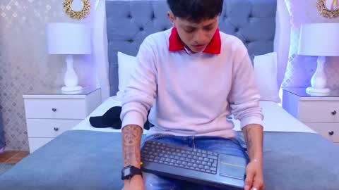 Snapshot of zoekrug chatting on November 29, 11:35 am Zoe Krug online show from November 29, 11:35 am