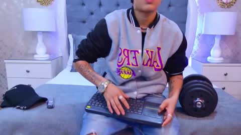 Snapshot of zoekrug chatting on December 5, 11:41 am Zoe Krug online show from December 5, 11:41 am