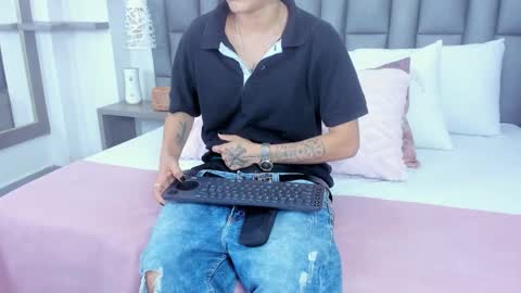 Zoe Krug online show from February 16, 12:23 pm