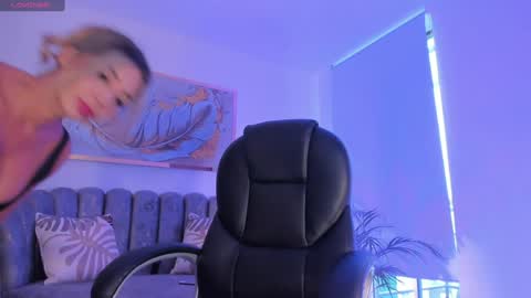 Snapshot of zoepresley chatting on February 4, 9:20 pm Zoe Presley online show from February 4, 9:20 pm