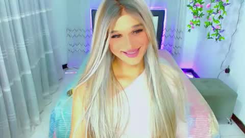 Snapshot of zoeschmmit chatting on May 25, 11:11 pm zoeschmmit online show from May 25, 11:11 pm