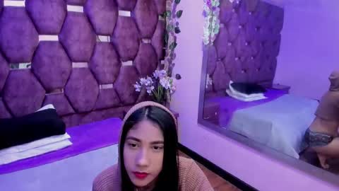 Snapshot of zoesmiitt chatting on May 23, 12:31 pm zoesmiitt online show from May 23, 12:31 pm