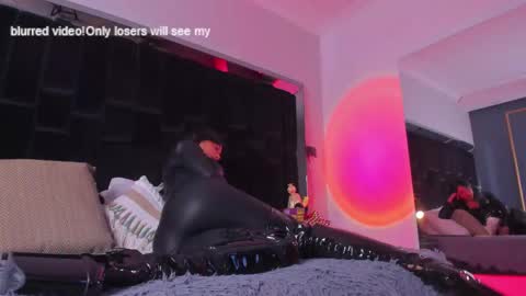 zoevidal_ online show from February 13, 2:42 pm