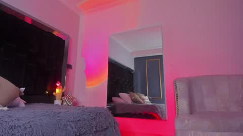 zoevidal_ online show from February 20, 11:53 am