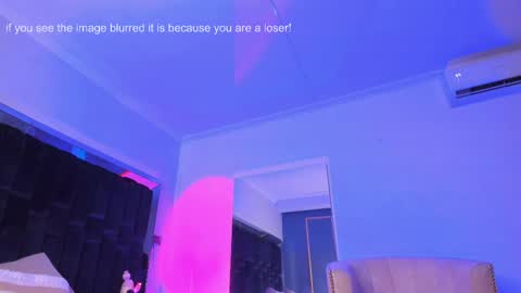 zoevidal_ online show from February 28, 2:53 pm