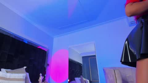 zoevidal_ online show from March 12, 3:18 pm