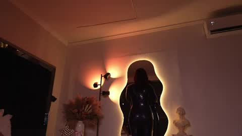 Snapshot of zoevidal_ chatting on June 6, 12:10 pm zoevidal_ online show from June 6, 12:10 pm