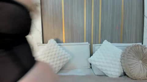 Snapshot of zoevold chatting on November 12, 2:28 pm ZOE online show from November 12, 2:28 pm