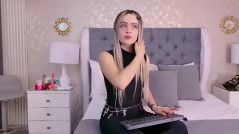 Snapshot of zoewilliis chatting on July 31, 12:26 pm ZoeWilliis online show from July 31, 12:26 pm