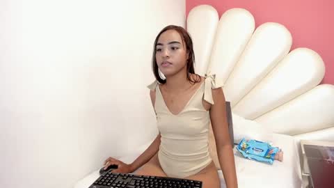 Snapshot of zoey_donovan_ chatting on January 15, 9:20 pm Zoe online show from January 15, 9:20 pm