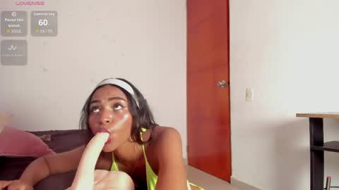 Snapshot of zoey_donovan_ chatting on June 8, 5:13 pm Zoe online show from June 8, 5:13 pm