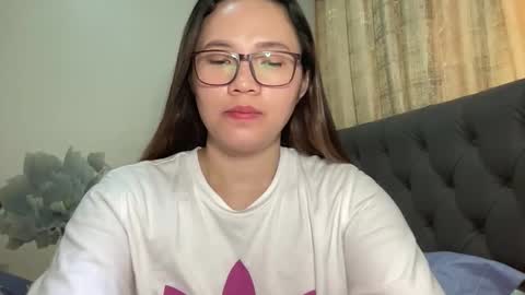 zoey_foryou online show from May 2, 2:27 am