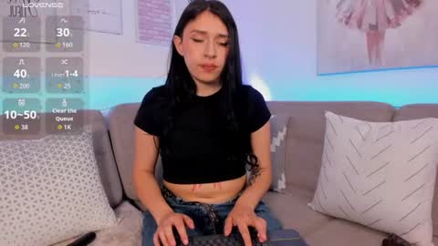Snapshot of zoey_monroe_ chatting on June 12, 1:32 pm Zoey online show from June 12, 1:32 pm