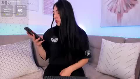 Snapshot of zoey_monroe_ chatting on June 19, 1:37 pm Zoey online show from June 19, 1:37 pm