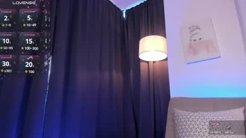 Snapshot of zoey_monroe_ chatting on July 31, 12:15 pm Zoey online show from July 31, 12:15 pm