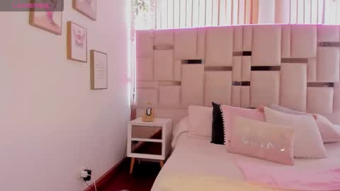 zoey thommpson online show from November 30, 3:49 pm