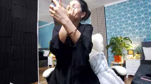 Snapshot of zoeylarkens chatting on November 27, 7:05 pm Zoey online show from November 27, 7:05 pm