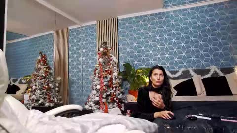 Snapshot of zoeylarkens chatting on December 15, 6:45 pm Zoey online show from December 15, 6:45 pm