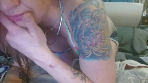 Snapshot of zoeyportland chatting on April 13, 3:23 am Zoey Portland online show from April 13, 3:23 am