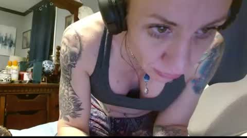 Snapshot of zoeyportland chatting on July 18, 11:25 am Zoey Portland online show from July 18, 11:25 am