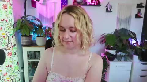 Snapshot of zoeyryan chatting on June 21, 8:11 pm Zoey Ryan online show from June 21, 8:11 pm