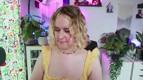 Snapshot of zoeyryan chatting on July 11, 8:00 pm Zoey Ryan online show from July 11, 8:00 pm