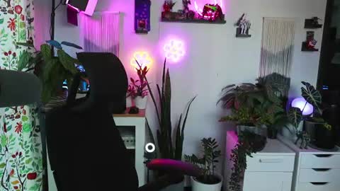 Snapshot of zoeyryan chatting on July 12, 5:15 pm Zoey Ryan online show from July 12, 5:15 pm