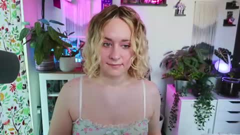 Snapshot of zoeyryan chatting on July 13, 4:32 pm Zoey Ryan online show from July 13, 4:32 pm