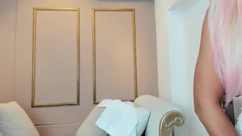 Z O E online show from November 30, 12:42 pm