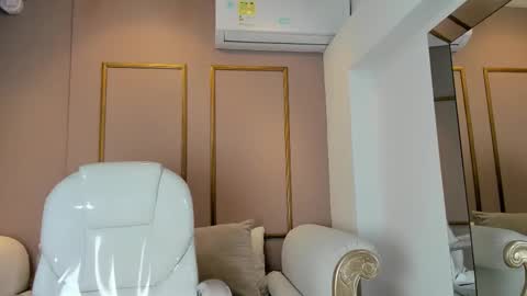 Z O E online show from December 5, 11:52 am