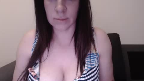 zoibee online show from November 14, 9:24 pm